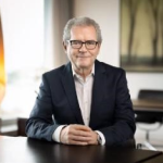 Pablo Isla face shot